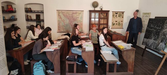 Радионица калиграфије у Спомен-учионици Иве Андрића
